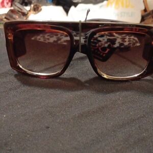 Chic Tortoiseshell Square Glasses